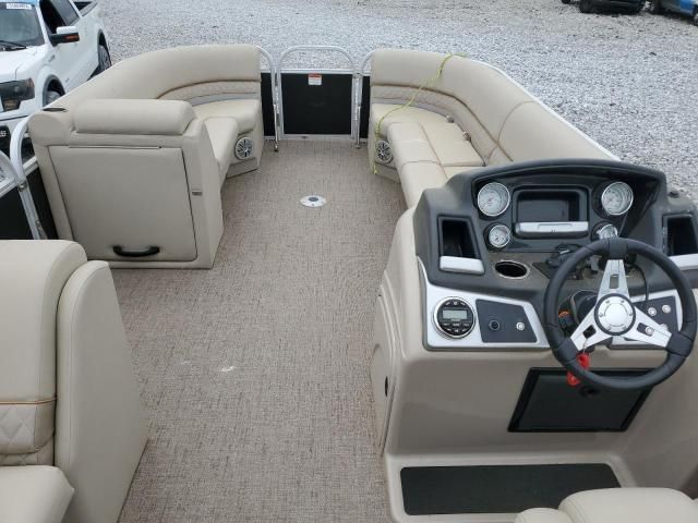 2019 Land Rover Boat