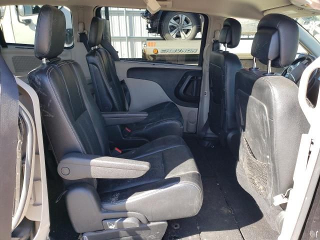 2014 Chrysler Town & Country Touring L