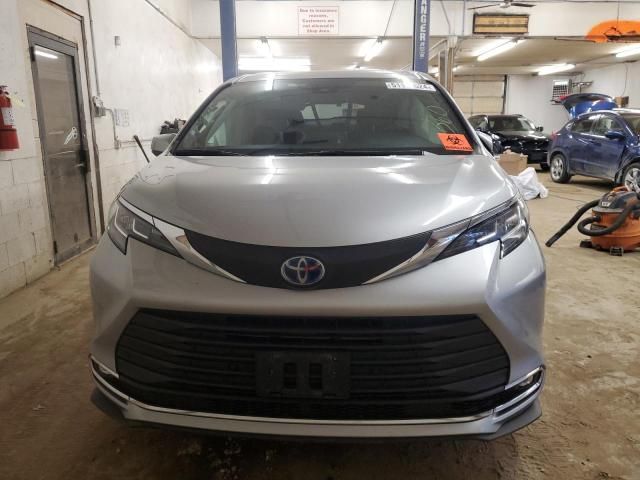 2021 Toyota Sienna XLE