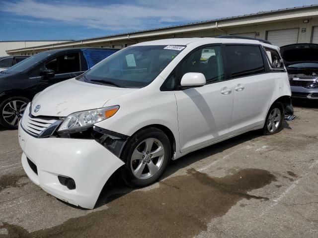 2016 Toyota Sienna LE