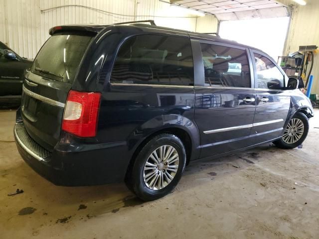 2013 Chrysler Town & Country Touring L