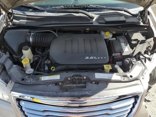 2013 Chrysler Town & Country Touring