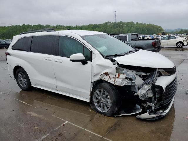 2022 Toyota Sienna LE