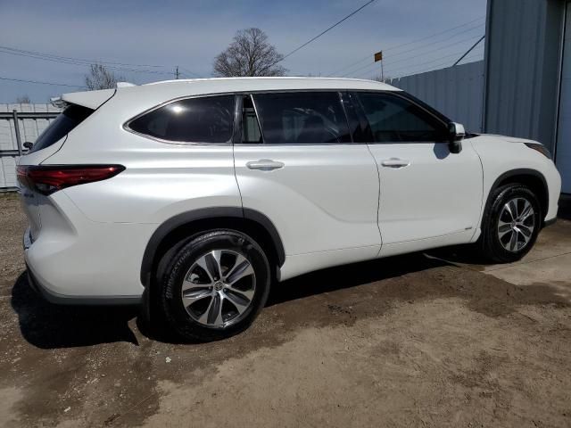 2022 Toyota Highlander Hybrid XLE