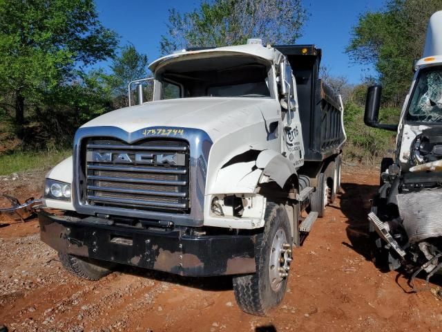 2016 Mack 700 GU700