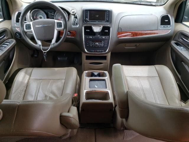 2014 Chrysler Town & Country Touring L