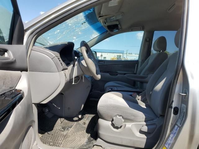 2004 Toyota Sienna CE