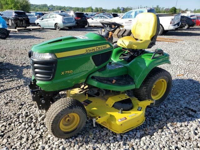 2015 John Deere Lawnmower