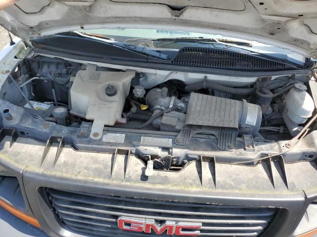 2004 GMC Savana Cutaway G3500