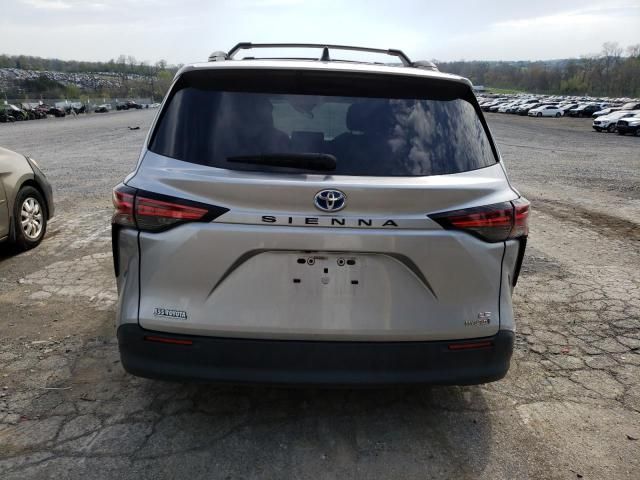 2022 Toyota Sienna LE