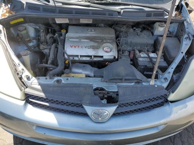 2004 Toyota Sienna CE