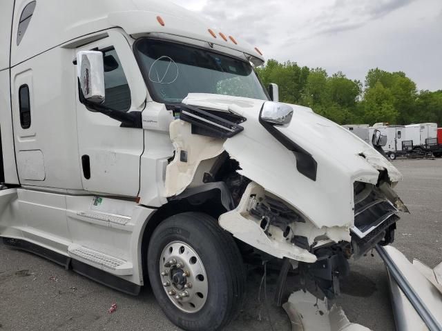 2021 Freightliner Cascadia 126