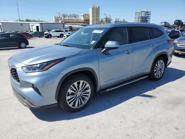 2022 Toyota Highlander Hybrid Platinum