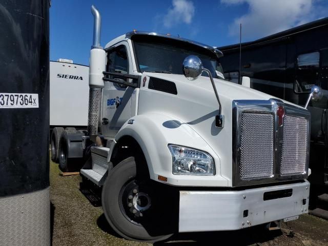 2020 Kenworth Construction T880