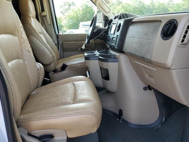 2011 Ford Econoline E450 Super Duty Cutaway Van