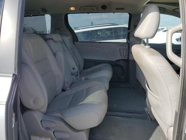 2016 Toyota Sienna XLE