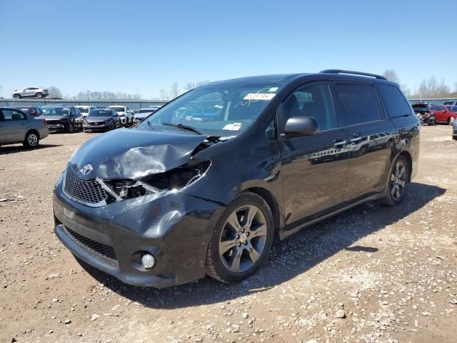 2015 Toyota Sienna Sport