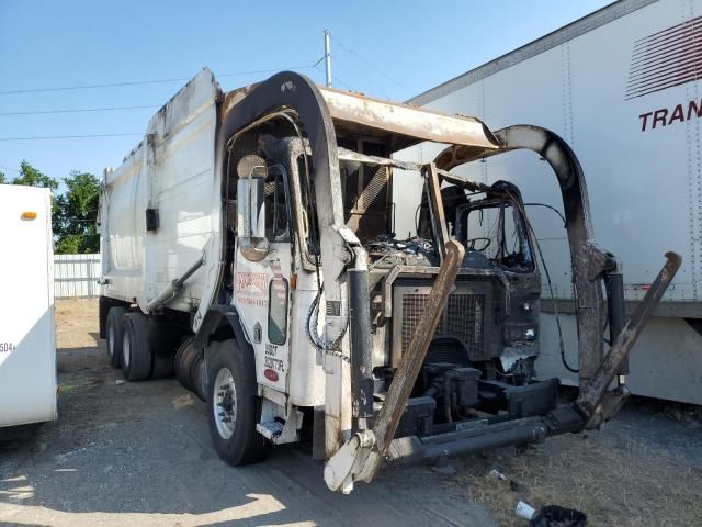 2010 Peterbilt 320