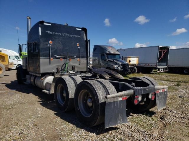 2022 Peterbilt 389