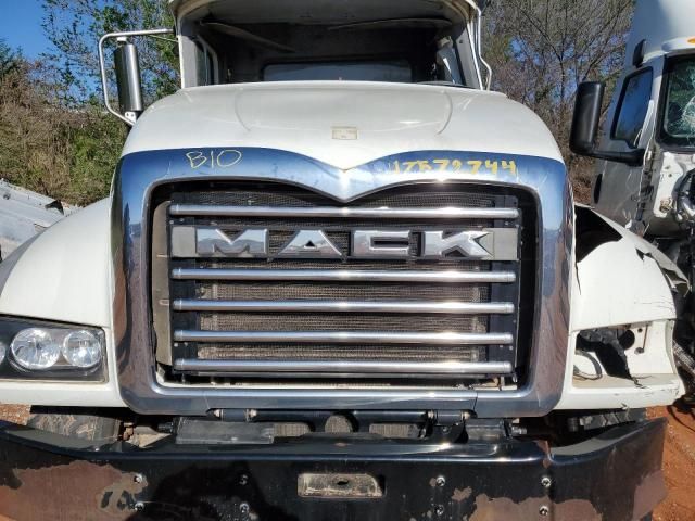 2016 Mack 700 GU700