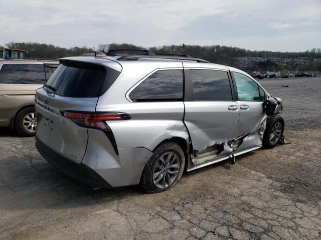 2022 Toyota Sienna LE