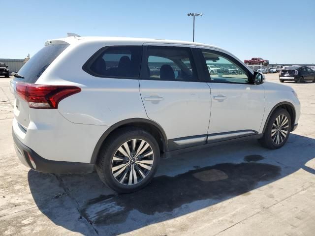 2020 Mitsubishi Outlander SE