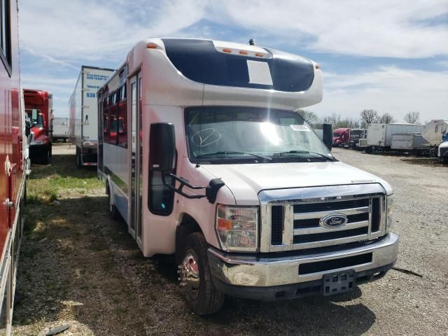 2015 Ford Econoline E350 Super Duty Cutaway Van