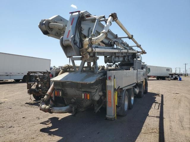 2014 Peterbilt 320