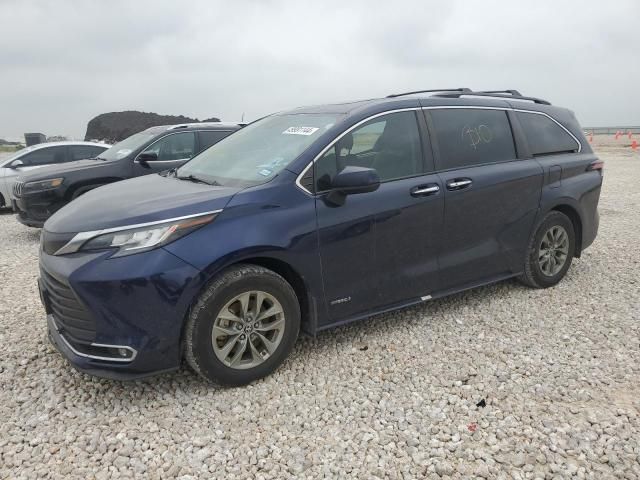 2021 Toyota Sienna XLE