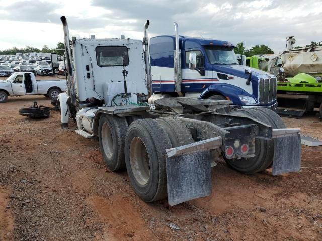 2013 Freightliner 122SD