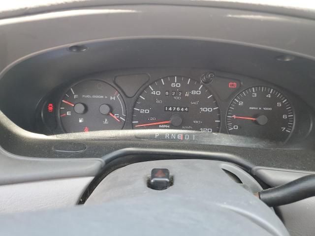 2003 Ford Taurus SE