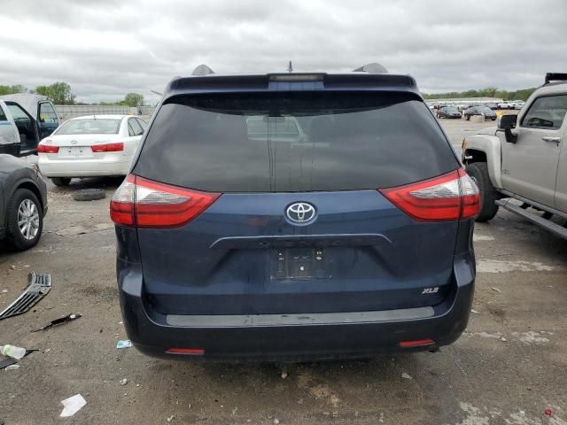 2020 Toyota Sienna XLE