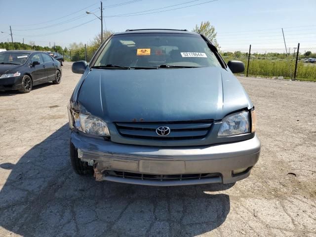 2002 Toyota Sienna LE