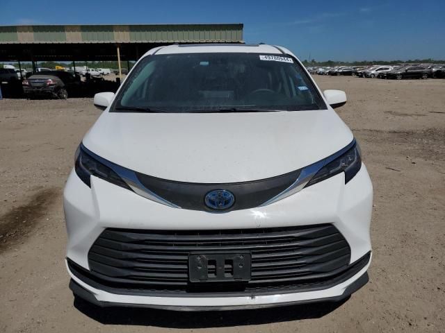 2021 Toyota Sienna LE