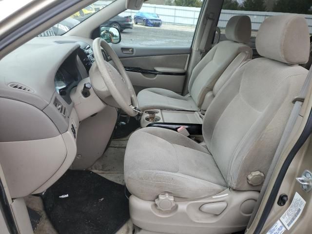 2004 Toyota Sienna CE