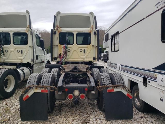 2020 Freightliner Cascadia 126