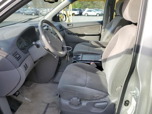 2004 Toyota Sienna CE