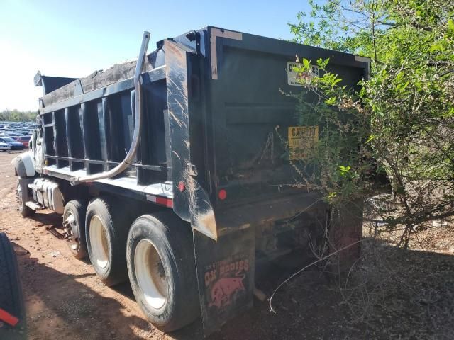 2016 Mack 700 GU700