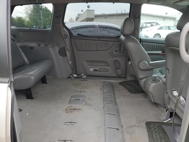 2004 Toyota Sienna XLE