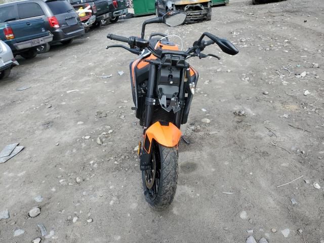 2021 KTM 890 Duke R