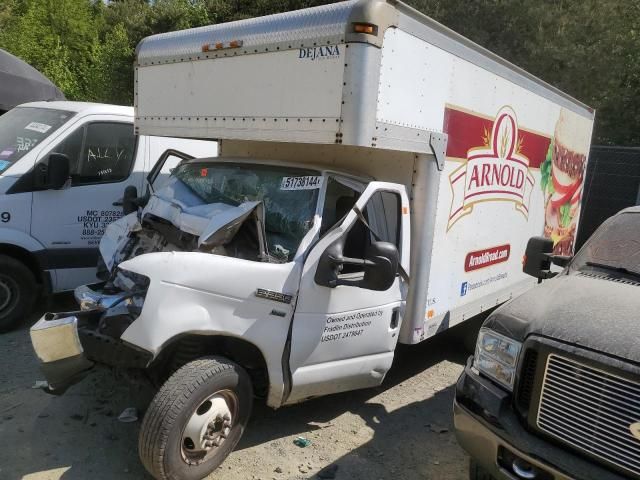 2013 Ford Econoline E350 Super Duty Cutaway Van