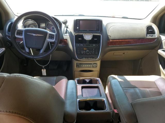 2013 Chrysler Town & Country Touring L