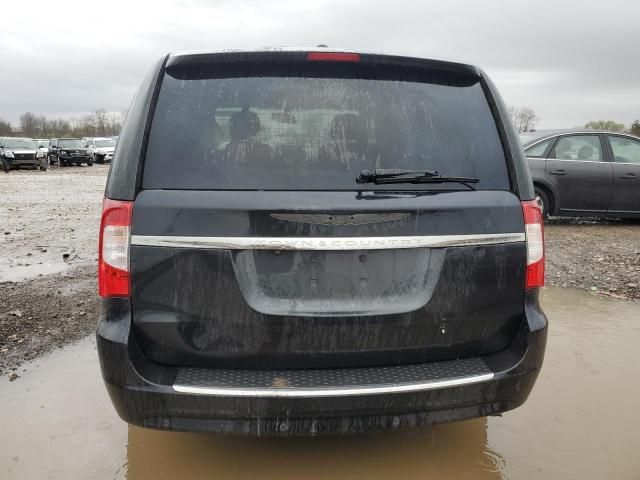 2013 Chrysler Town & Country Touring L