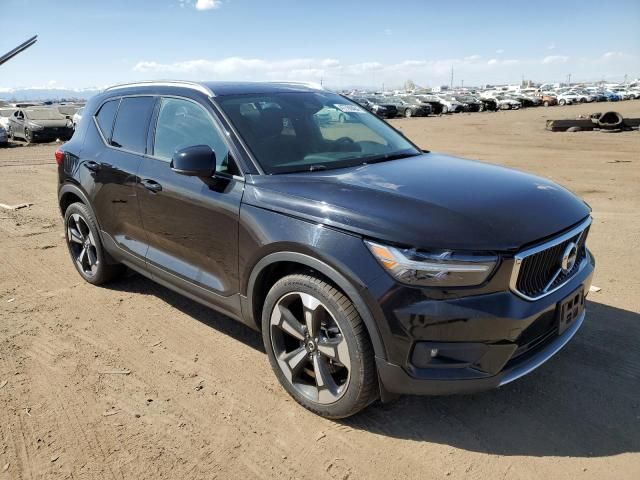 2020 Volvo XC40 T5 Momentum