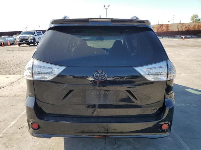 2020 Toyota Sienna SE