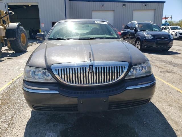 2005 Lincoln Town Car Signature Limited