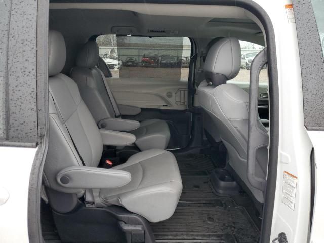 2022 Toyota Sienna XLE