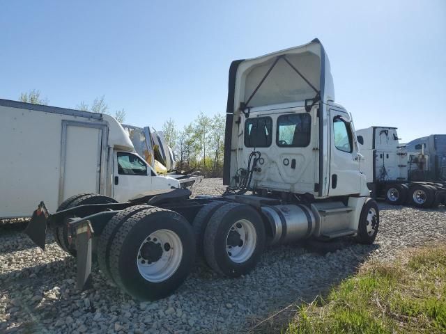 2020 Freightliner Cascadia 126