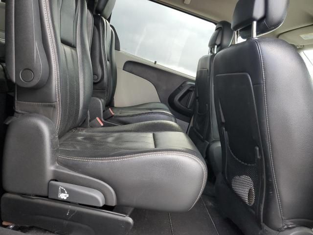 2011 Chrysler Town & Country Touring L