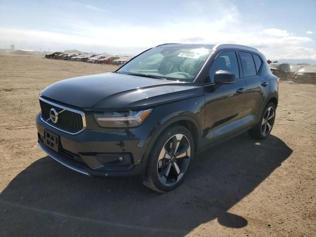 2020 Volvo XC40 T5 Momentum